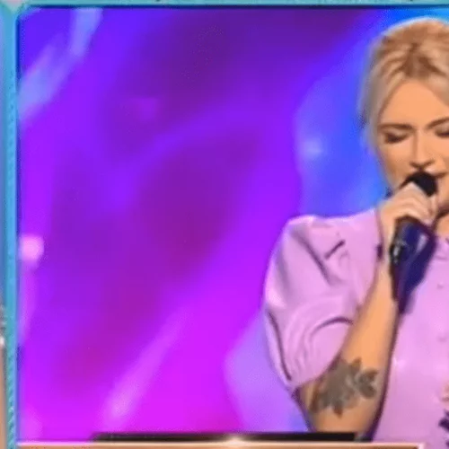 Φαίη Σκορδά | Η αντίδρασή της όταν είδε τη «σωσία» της από το «The Voice»