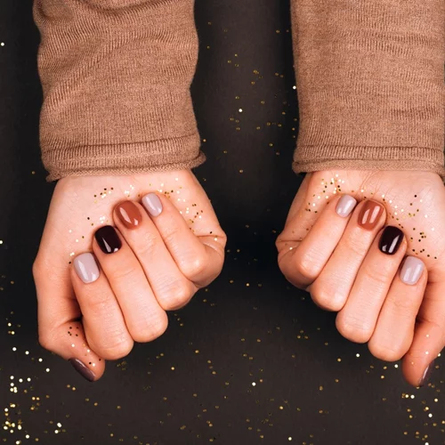 7+1 nail art ιδέες που θα εμπνεύσουν το γιορτινό μανικιούρ μας