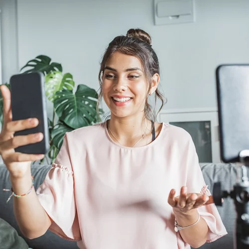 Μακιγιάζ για online meetings | Μάθε όλα τα tips για να εντυπωσιάσεις on camera