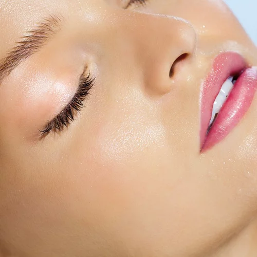 Πώς θα αποκτήσεις ένα glowing makeup σε 5 απλά βήματα