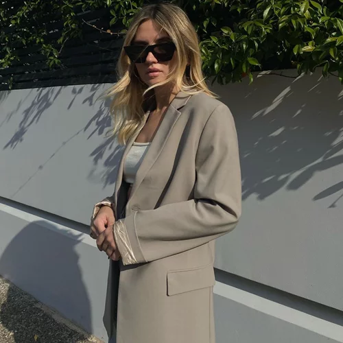 Janna Sireac | Μας δείχνει τη συλλογή με τα παπούτσια της