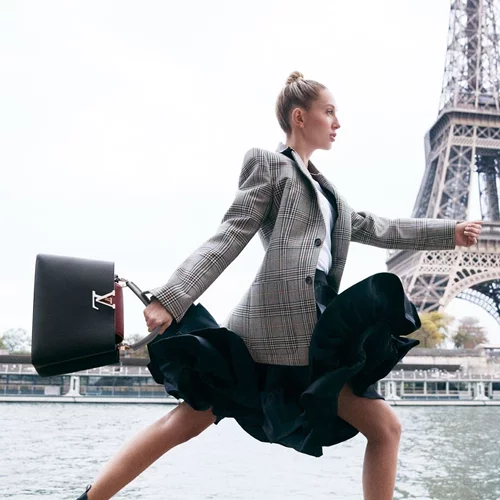 Η Μαρία Ολυμπία στη νέα καμπάνια της Louis Vuitton | Μας ξεναγεί στο Παρίσι με στιλ και ύφος Γαλλίδας