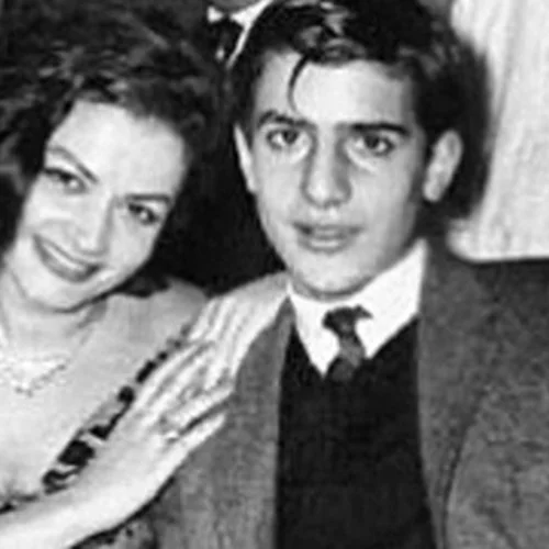 «Όταν ο Αλέξανδρος Ωνάσης πήγε να με φιλήσει για πρώτη φορά έτρεμε»