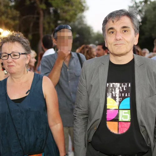 Ευκλείδης Τσακαλώτος | Πήρε διαζύγιο από τη Heather Denise Gibson έπειτα από 35 χρόνια κοινής πορείας