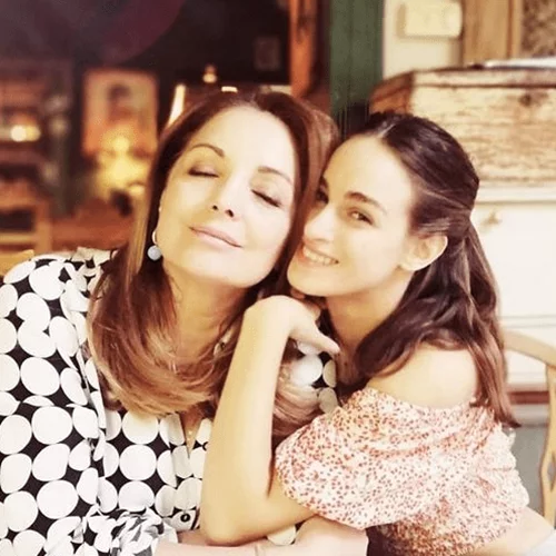 Άντζελα Γκερέκου | Η σπάνια φωτογραφία με τη μητέρα και την κόρη της με αφορμή την ονομαστική τους εορτή