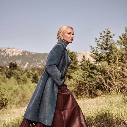 Μαρία Μπεκατώρου | Πώς φόρεσε τη δερμάτινη φούστα