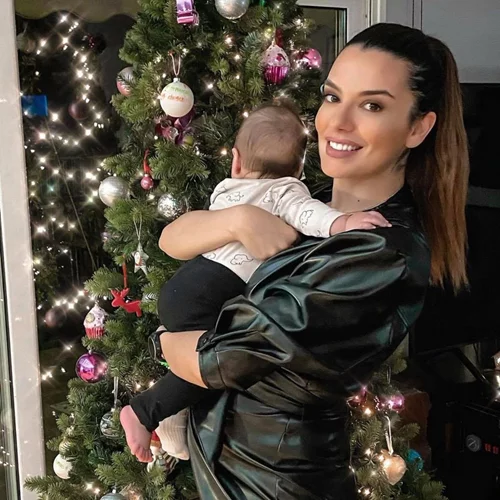 Νικολέττα Ράλλη | Η πρώτη της ονομαστική εορτή ως μαμά και η τρυφερή φωτογραφία με την κόρη της, Σοφία