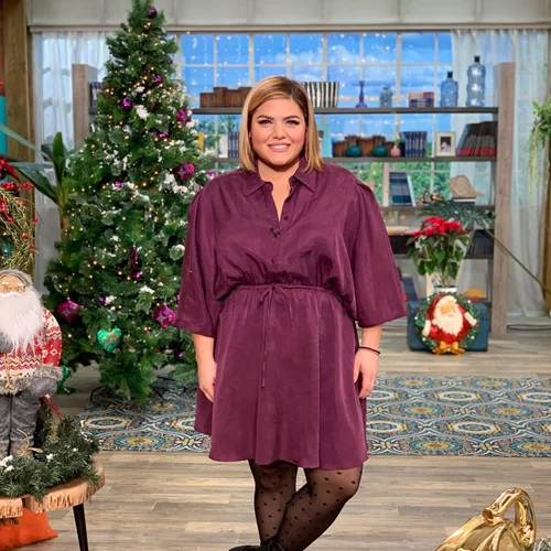 Το φόρεμα από τα Zara που θα λατρέψουν οι γυναίκες με καμπύλες - Κομψό και στιλάτο, το φόρεσε η Δανάη Μπάρκα