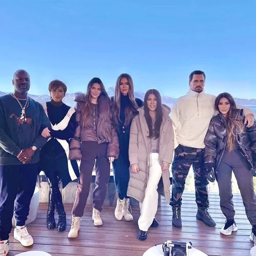 Πώς γιορτάζουν οι ξένοι celebrities τα πρωτοφανή Χριστούγεννα του 2020