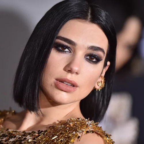 Dua Lipa | Σου δείχνει τον πιο ιδιαίτερο τρόπο να φορέσεις το καρό