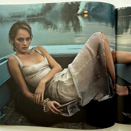 O οίκος Prada κυκλοφόρησε ένα λεύκωμα με φωτογραφιίες του Glen Luchford