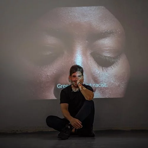 "Συναντήσεις με αξιοσημείωτους ανθρώπους" | Οι ιστορίες του Μενέλαου Καραμαγγιώλη μετατρέπονται σε διαδραστικά ντοκιμαντέρ