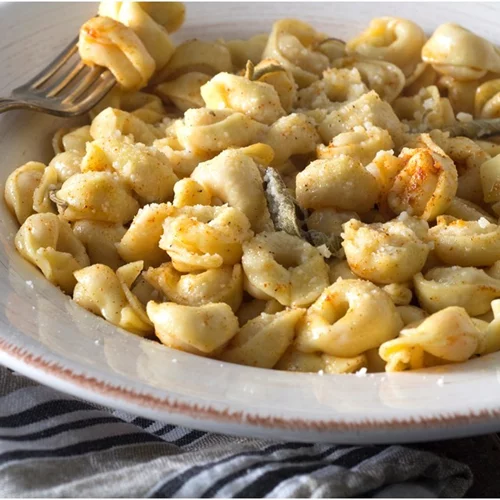 Τορτελίνι με βούτυρο και φασκόμηλο