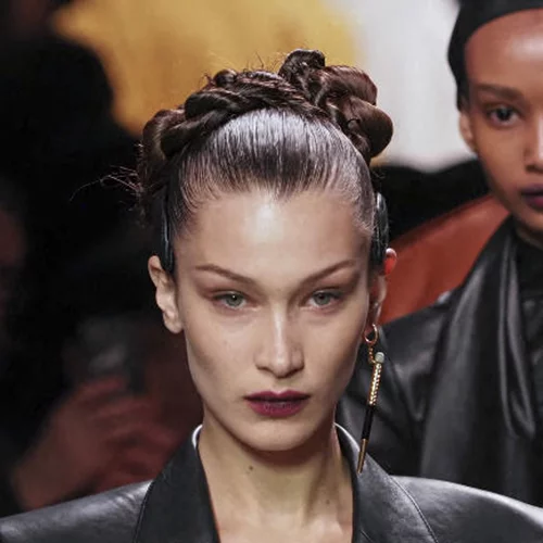 Το show-stopping μακιγιάζ της Bella Hadid είναι ό, τι πρέπει για τις γιορτές
