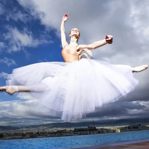 Virtual art tours στο Athens Capital Hotel-MGallery Collection