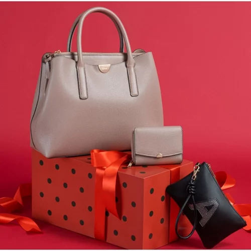 Ο Marios Schwab είναι ο νέος creative director του Zeus + Δione