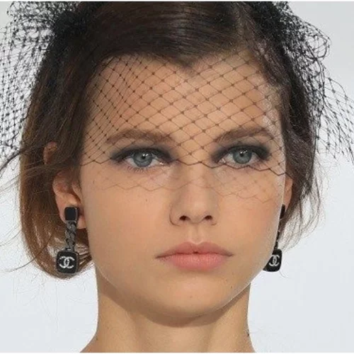 Σε δημοπρασία σπάνια κοσμήματα που σχεδίασε ο Karl Lagerfeld