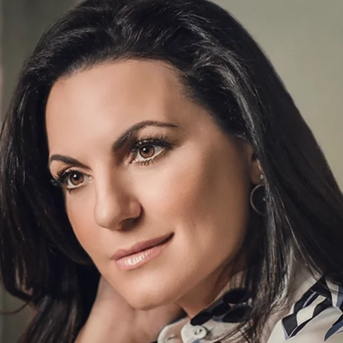 Η Όλγα Κεφαλογιάννη στην κουζίνα: Φτιάχνει το αγαπημένο της κρητικό φαγητό και δίνει και τη συνταγή (vid)