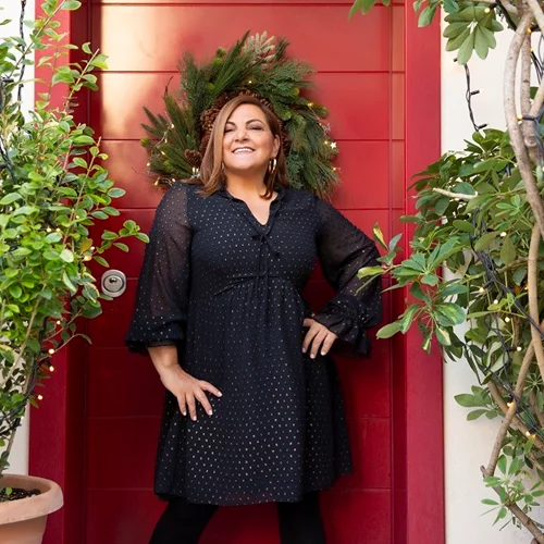 Βίκυ Σταυροπούλου | Περνά το δικό της μήνυμα για τα φετινά Χριστούγεννα μέσα από τη νέα της συλλογή