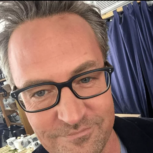 Matthew Perry | Μας δείχνει πρώτη φορά την αρραβωνιαστικιά του