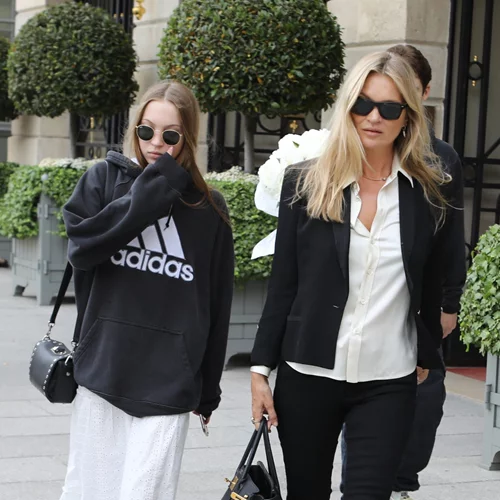 Kate Moss & Lila Grace | Μαμά και κόρη απογείωσαν την τάση του shearling με ασορτί πανωφόρια