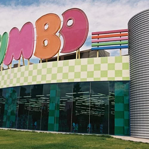 Στη θάλασσα 6.000 κοντέινερ της Jumbo