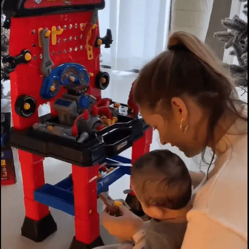 Χάρης Χριστόπουλος | Απαθανατίζει την Anita Brand να παίζει με τον πέντε μηνών γιο τους (vid)