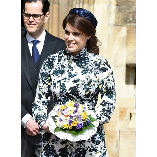 Η πριγκίπισσα Ευγενία φωτογραφίζεται σε προχωρημένη εγκυμοσύνη σε βόλτα της στο Λονδίνο