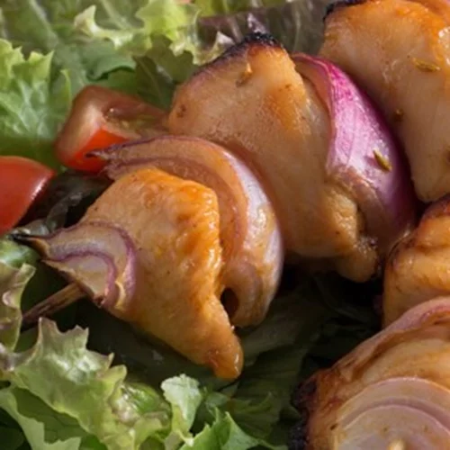 Σουβλάκι κοτόπουλου σε αρωματική μαρινάδα