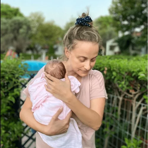 Η Λένα Δροσάκη μιλά για την εγκυμοσύνη της | Αποκαλύπτει πόσα κιλά πήρε αλλά και τις δυσκολίες που αντιμετώπισε (vid)