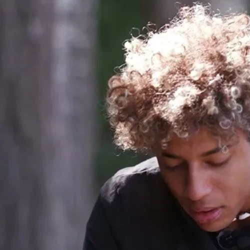 Ηρακλής Τσουζίνοφ | «Είμαι ευγνώμων για την κακοποίηση, το ρατσισμό, το bullying. Με έκαναν αυτό που είμαι»