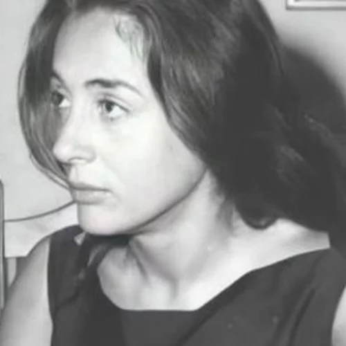 «1968 στη Μεγάλη Βρετανία» | Η Έλλη Λαμπέτη μαζί με τον Κώστα Καρρά σε επίδειξη μόδας