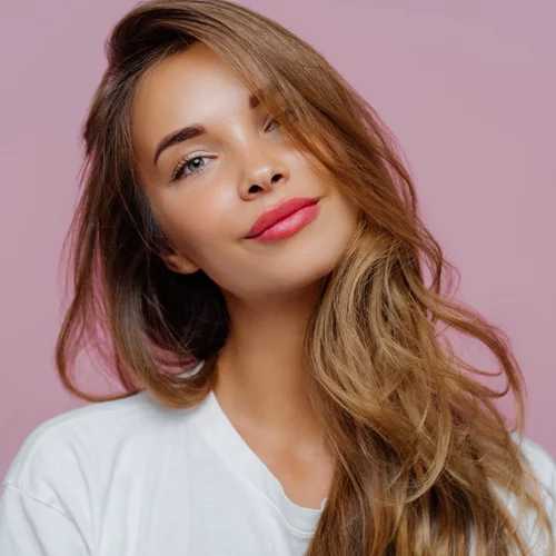 Τα hairstyles που σε κάνουν να δείχνεις πιο νέα