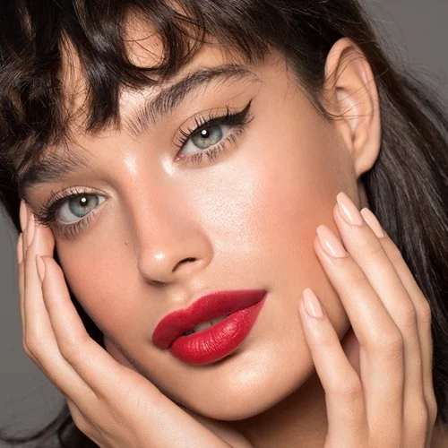 Δοκιμάσαμε το viral makeup TikTok του μήνα και πετύχαμε τέλεια cat eyes