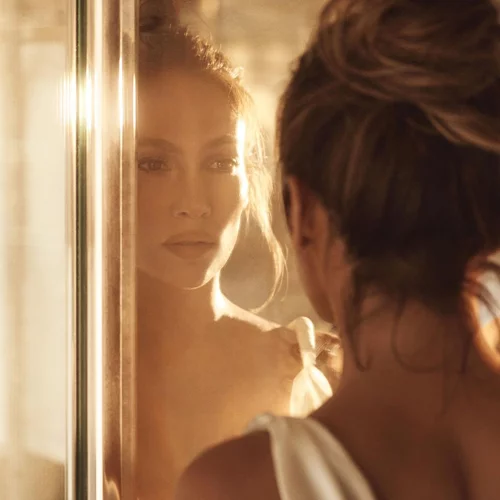 Jennifer Lopez | Δες το preview της skincare συλλογής της