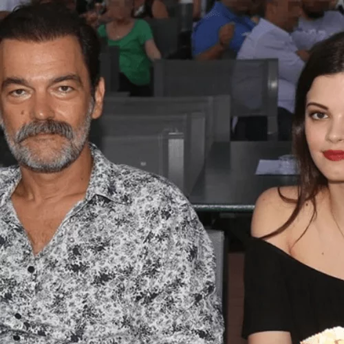 Κωνσταντίνος και Τζένη Καζάκου | Η τρυφερή αγκαλιά δίπλα στη θάλασσα