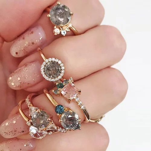 Glitter nails | Το λαμπερό trend που θα αναδείξει το μανικιούρ σου