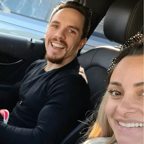 Βασιλική Μιλλούση - Λευτέρης Πετρούνιας | Η οικογενειακή φωτογραφία από την πρόσφατη βόλτα με τις κόρες τους