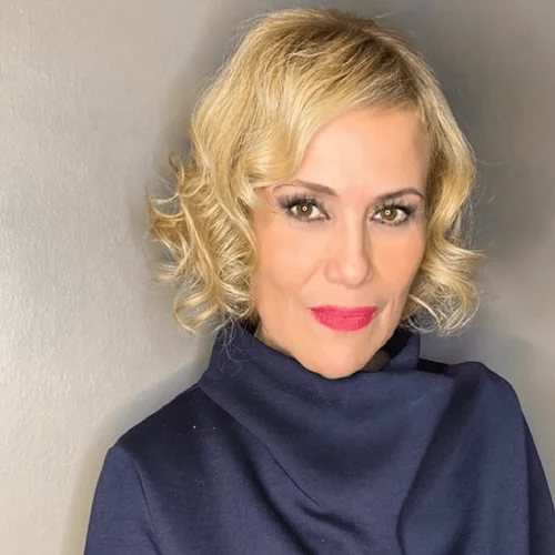 Με πιο κοντά μαλλιά από ποτέ η Κωνσταντίνα Μιχαήλ | Το νέο à la garçonne κούρεμά της