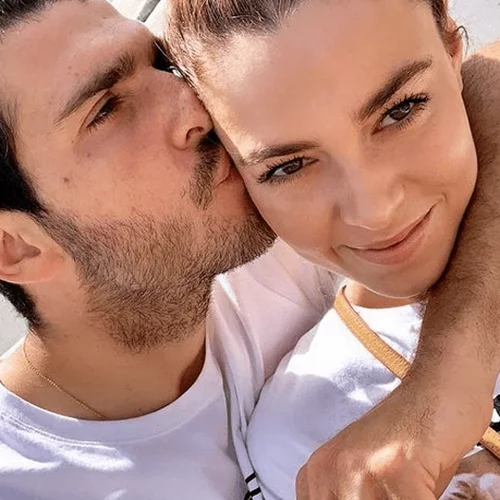 Εβελίνα Σκίτσκο | Η πρώην παίκτρια του GNTM ποζάρει στην αγκαλιά του συντρόφου της - Οι δημόσιες ευχές (pic)