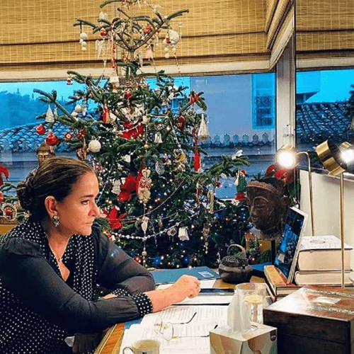 Ντόρα Μπακογιάννη | Ανοίγει το σπίτι της και μας δείχνει τον χριστουγεννιάτικο στολισμό