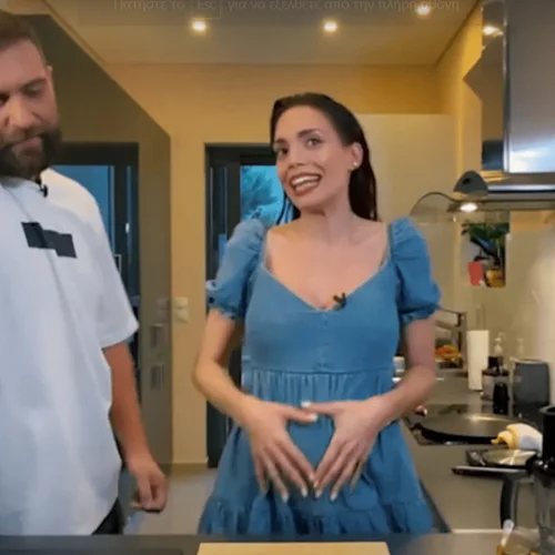 Κρυσταλλία Ρήγα | Φτιάχνει pancakes με super φουσκωμένη κοιλίτσα λίγο πριν γεννήσει (vid)