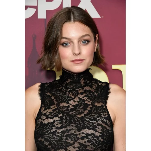 Emma Corrin | Μετά το The Crown πρωταγωνιστεί στην καμπάνια της Miu Miu