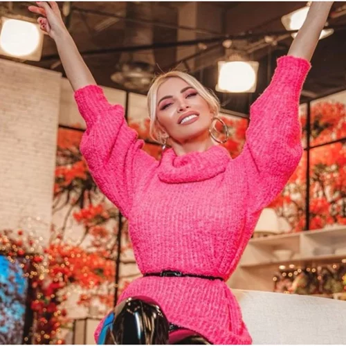 Πώς να φορέσω το βινύλ παντελόνι | Η Κατερίνα Καινούργιου προτείνει το τέλειο look