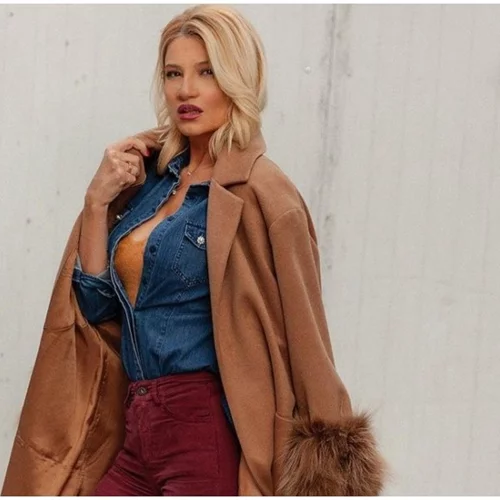 Το διαχρονικό παλτό που θα αγοράσεις στις εκπτώσεις | To εμπιστεύονται όλες οι Ελληνίδες celebrities