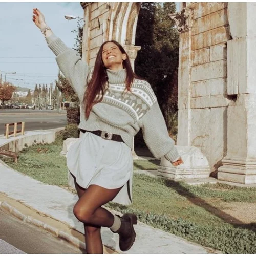 H Χριστίνα Μπόμπα παραδίδει μαθήματα pregnancy style | Το άψογο layering που πρέπει να αντιγράψεις