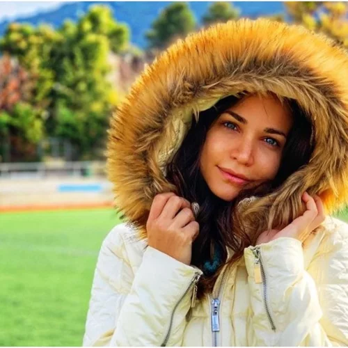 Κατερίνα Γερονικολού | Φόρεσε το πιο ζεστό και in style puffer jacket της αγοράς