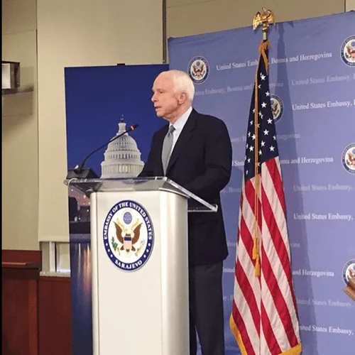 Βιογραφική ταινία για τον John McCain βασισμένη στο βιβλίο του πολιτικού συμβούλου και φίλου του, Mark Salter