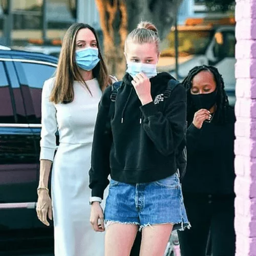 Shiloh Jolie - Pitt | Η αλλαγή στο στιλ της - Πανύψηλη και με μακριά πλέον μαλλιά η 14χρονη κόρη της Angelina Jolie και του Brad Pitt
