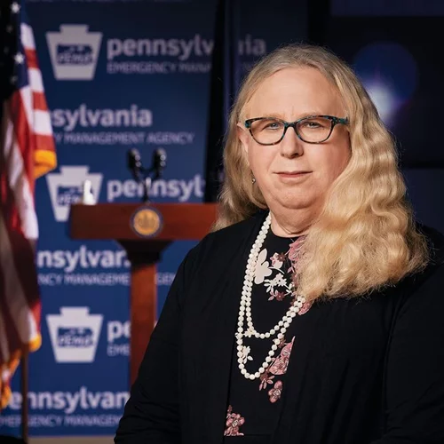 Rachel Levine | Η πρώτη transgender υφυπουργός Υγείας των ΗΠΑ